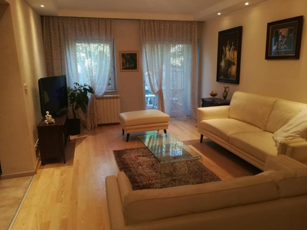 Glavna slika -Stojana Aralice, Kuća za izdavanje, 230m2, 2.600€