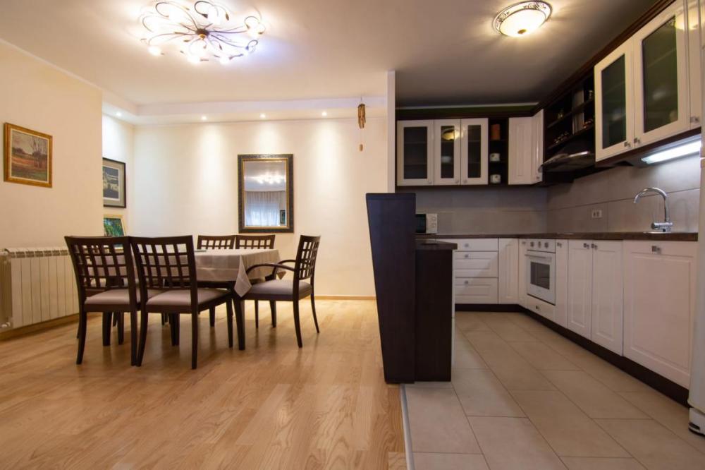 Slika 2 - Stojana Aralice, Kuća za izdavanje, 230m2, 2.600€