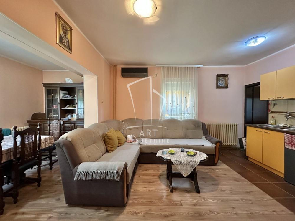 Slika 1 - Sremskih partizana,  Kuća na prodaju, 176m2, 353.000€