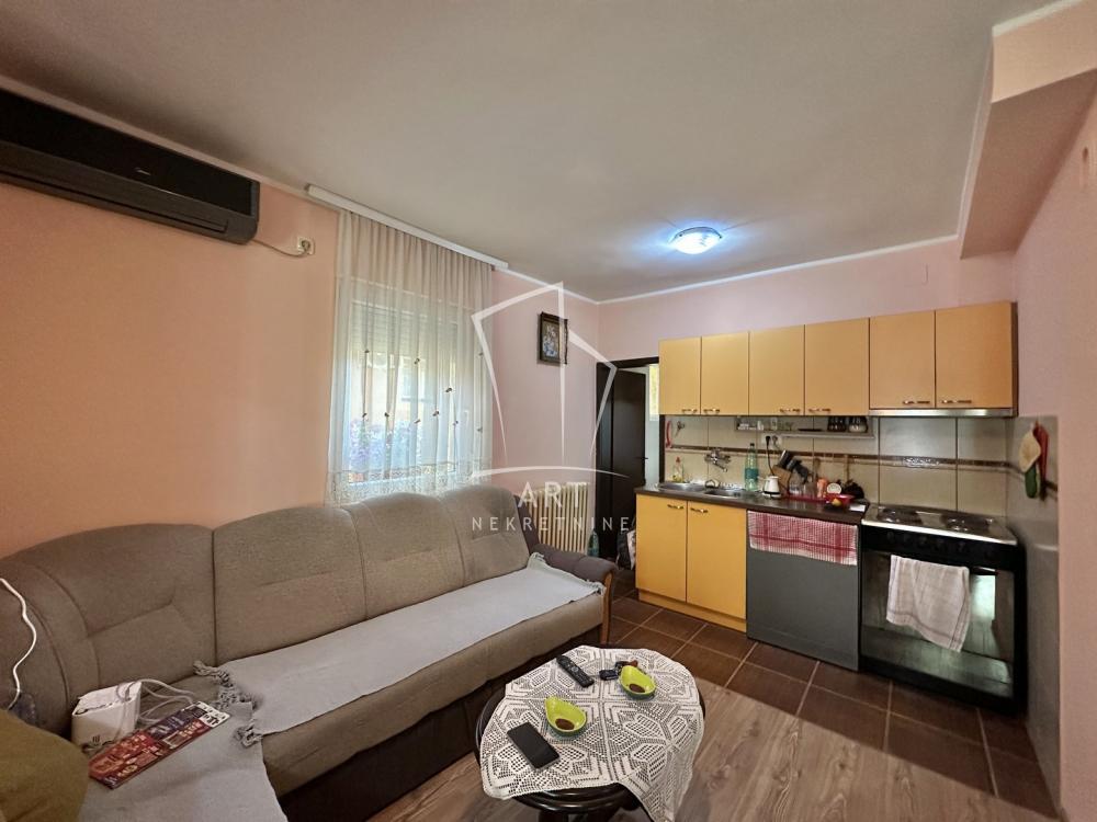 Slika 2 - Sremskih partizana,  Kuća na prodaju, 176m2, 353.000€