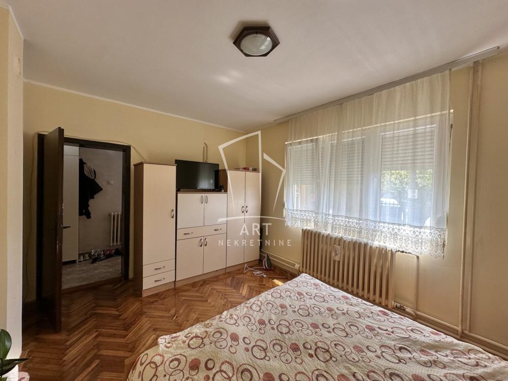 Slika 8 - Sremskih partizana,  Kuća na prodaju, 176m2, 353.000€
