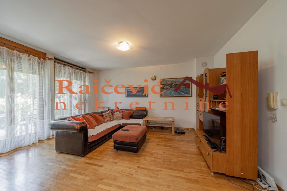 Slika 3 - Raska, Petosoban stan na prodaju, 142m2, 470.000€