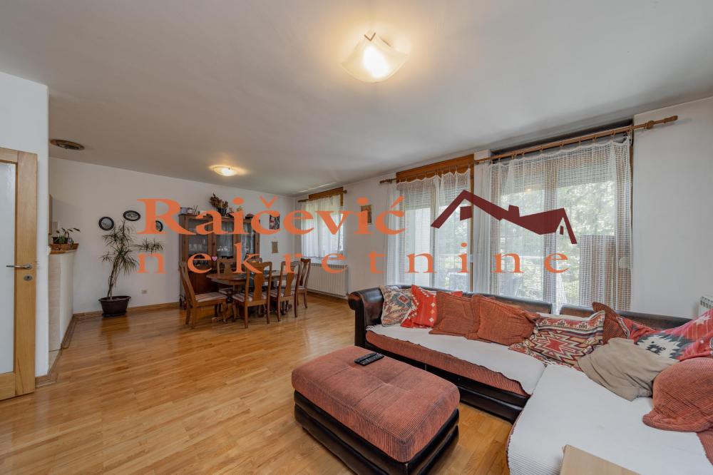 Slika 4 - Raska, Petosoban stan na prodaju, 142m2, 470.000€