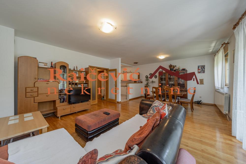 Slika 5 - Raska, Petosoban stan na prodaju, 142m2, 470.000€