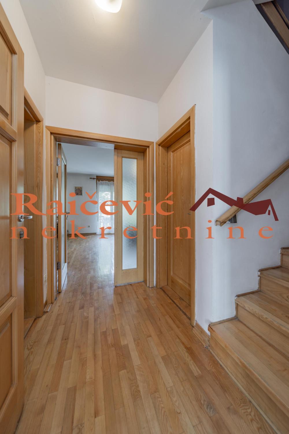 Slika 8 - Raska, Petosoban stan na prodaju, 142m2, 470.000€