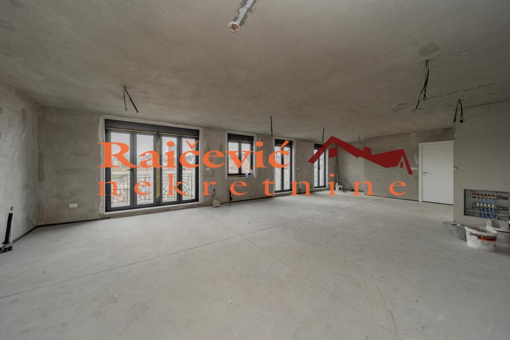 Slika 1 - Dusanovac,  Lokal na prodaju, 245m2, 735.000€