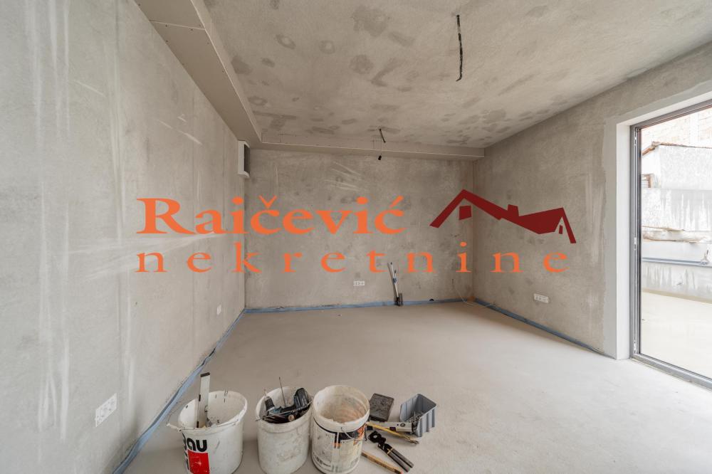 Slika 10 - Dusanovac,  Lokal na prodaju, 245m2, 735.000€