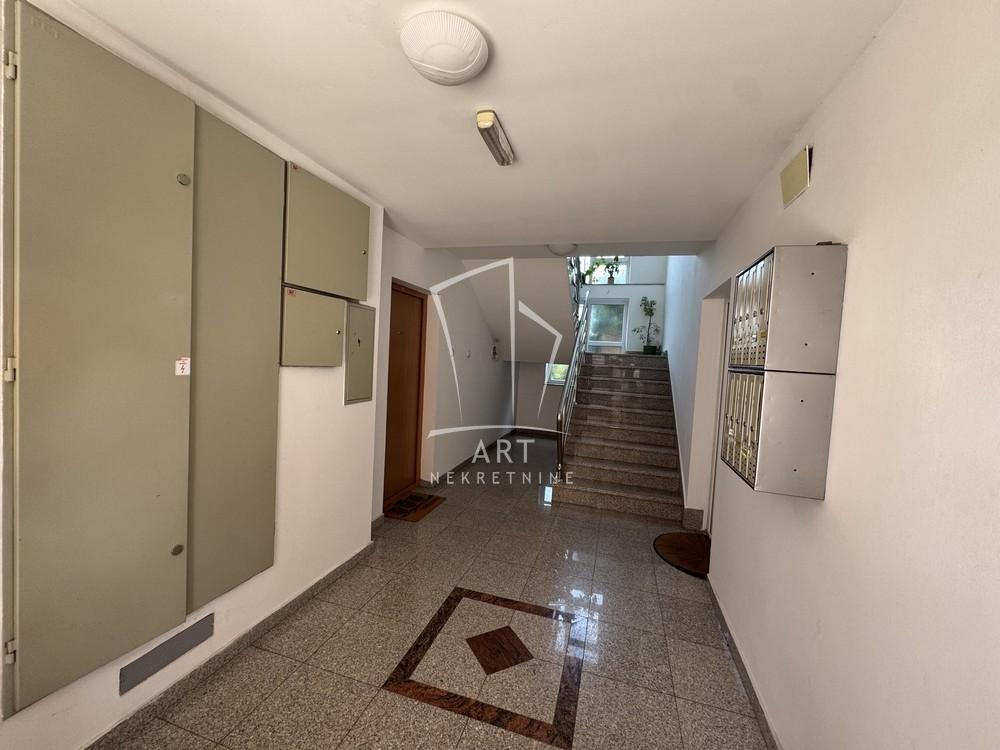 Slika 10 - Surčinski put, Dvosoban stan na prodaju, 52m2, 142.500€