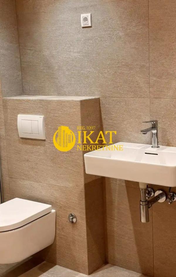 Slika 7 - Strumička, Petosoban stan na prodaju, 183m2, 560.000€