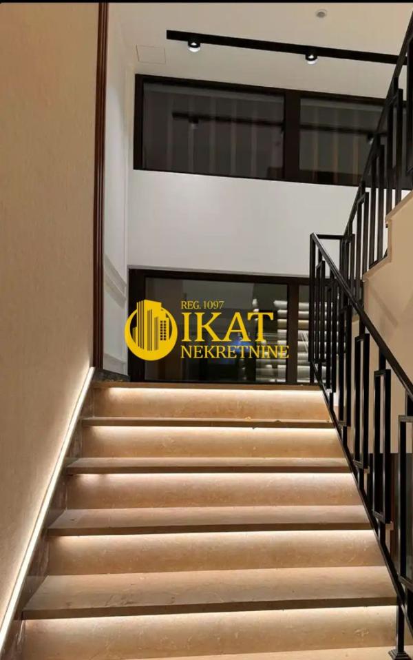 Slika 2 - Strumička, Petosoban stan na prodaju, 183m2, 560.000€