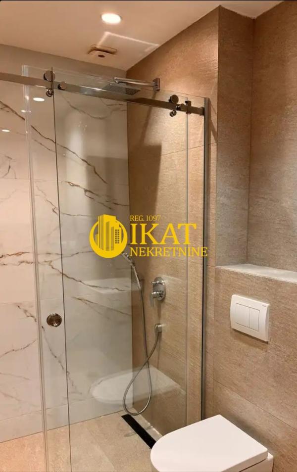 Slika 8 - Strumička, Petosoban stan na prodaju, 183m2, 560.000€