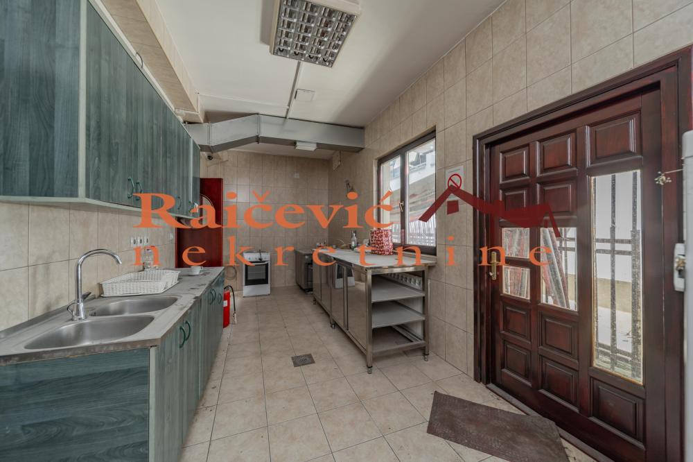 Slika 8 - Labudovo brdo,  Lokal na prodaju, 365m2, 580.000€