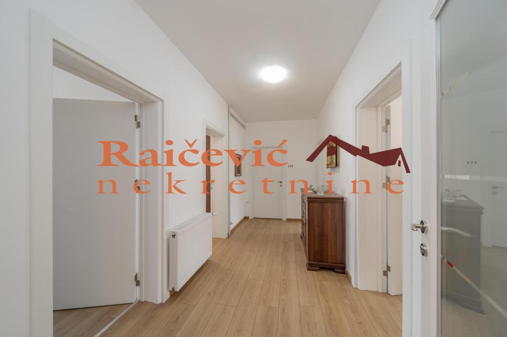 Slika 11 - Smederevski put,  Kuća na prodaju, 322m2, 187.000€