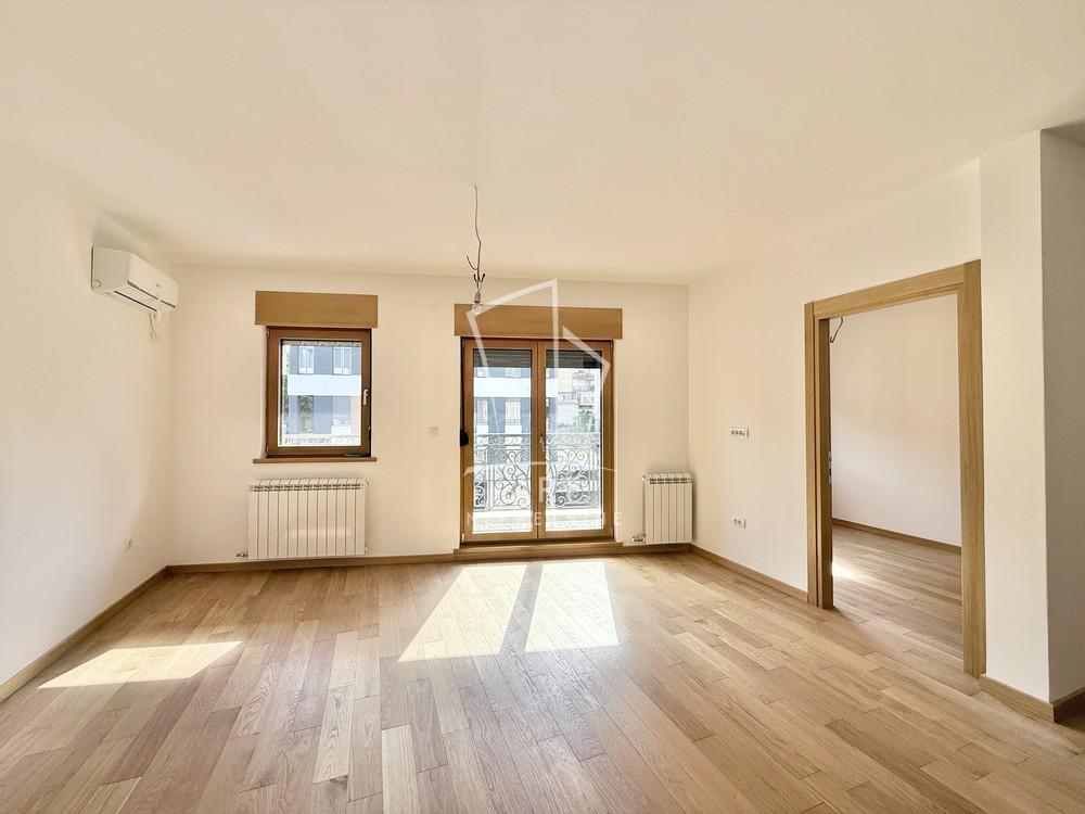 Slika 2 - Milisava Đurovića, Četvorosoban stan na prodaju, 70m2, 270.000€