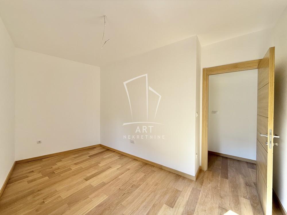 Slika 4 - Milisava Đurovića, Četvorosoban stan na prodaju, 70m2, 270.000€