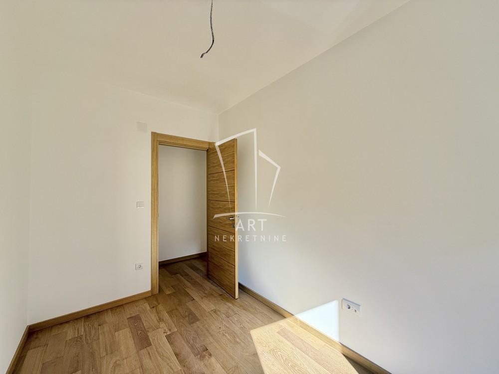 Slika 5 - Milisava Đurovića, Četvorosoban stan na prodaju, 70m2, 270.000€