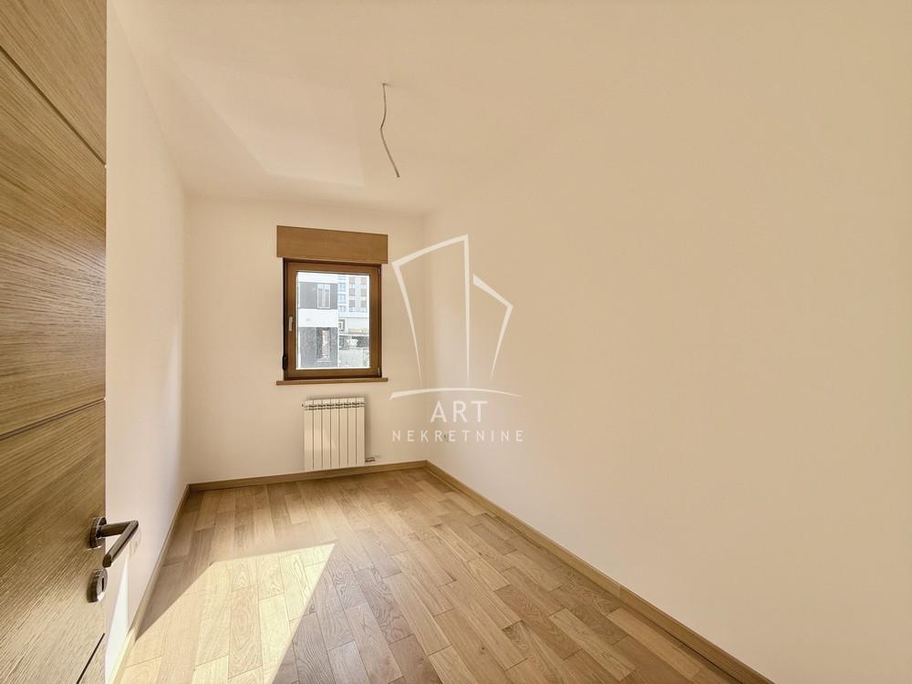 Slika 7 - Milisava Đurovića, Četvorosoban stan na prodaju, 70m2, 270.000€