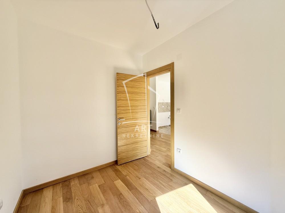 Slika 9 - Milisava Đurovića, Četvorosoban stan na prodaju, 70m2, 270.000€