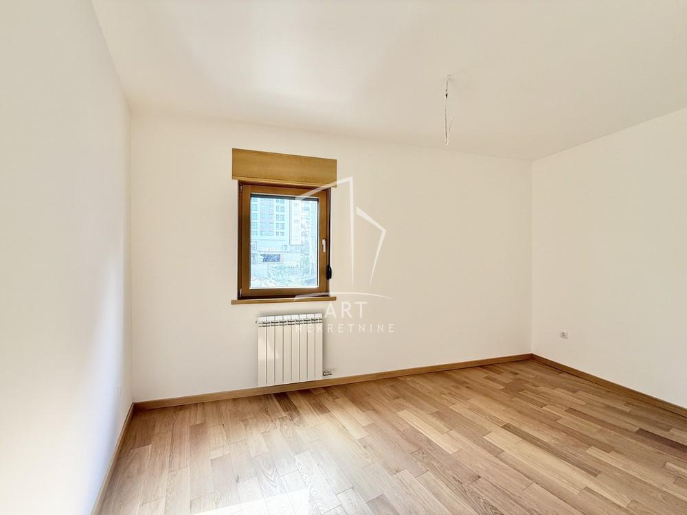 Slika 10 - Milisava Đurovića, Četvorosoban stan na prodaju, 70m2, 270.000€