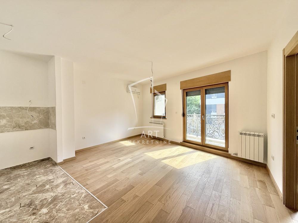 Glavna slika -Milisava Đurovića, Četvorosoban stan na prodaju, 70m2, 270.000€