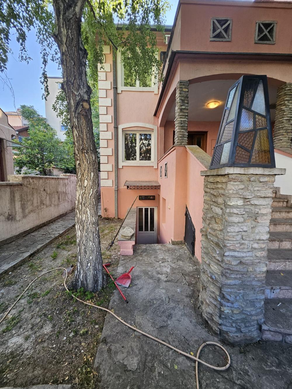 Slika 1 - Braće Ribnikar,  Lokal za izdavanje, 114m2, 1.200€
