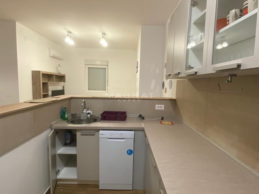 Slika 2 - Isidore Sekulić, Trosoban stan na prodaju, 67m2, 145.000€