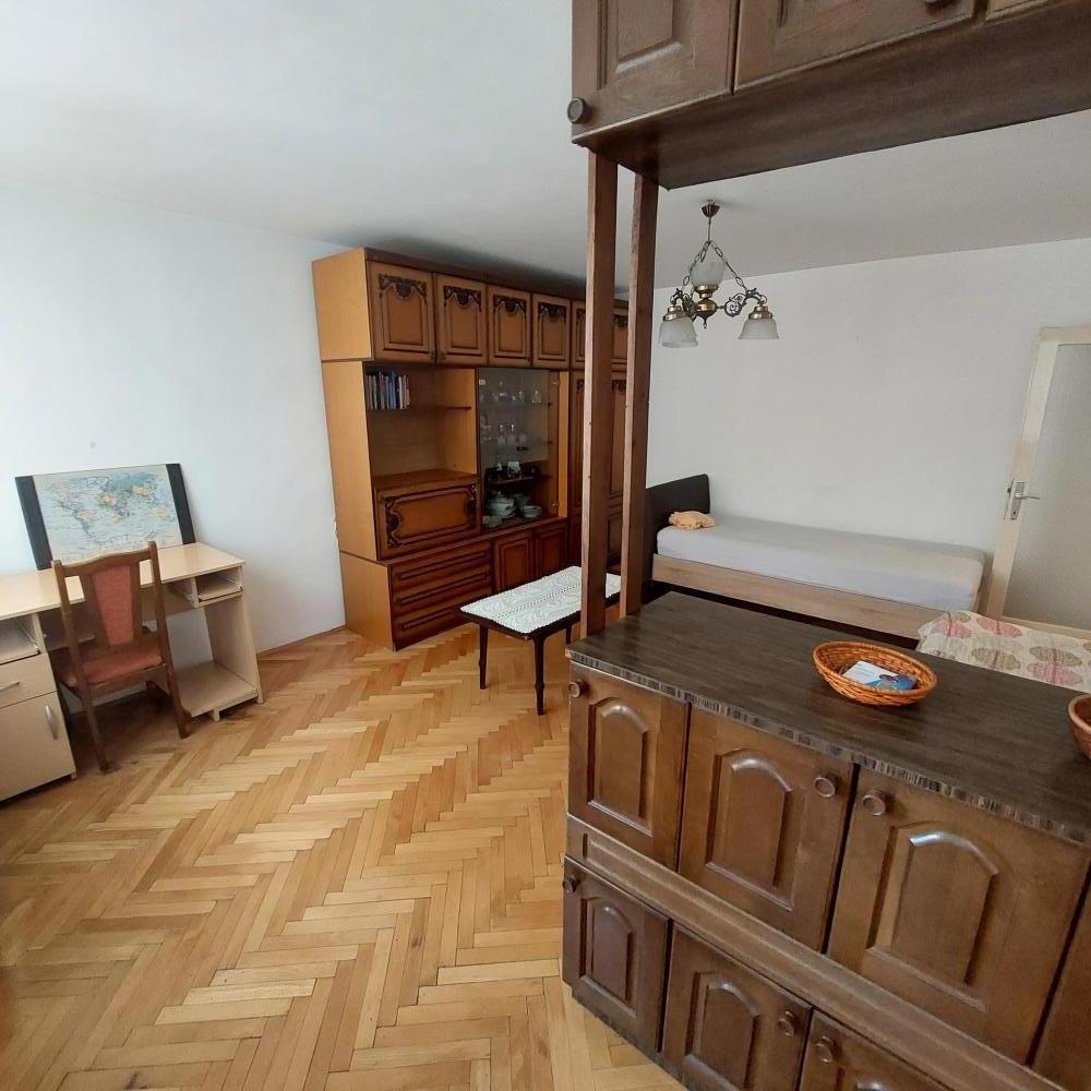 Slika 0 - Cara Uroša 13A, Dvosoban stan za izdavanje, 56m2, 300€