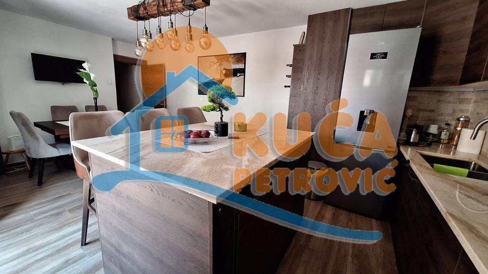 Slika 6 - 7. jula,  Lokal za izdavanje, 320m2, 8.000€