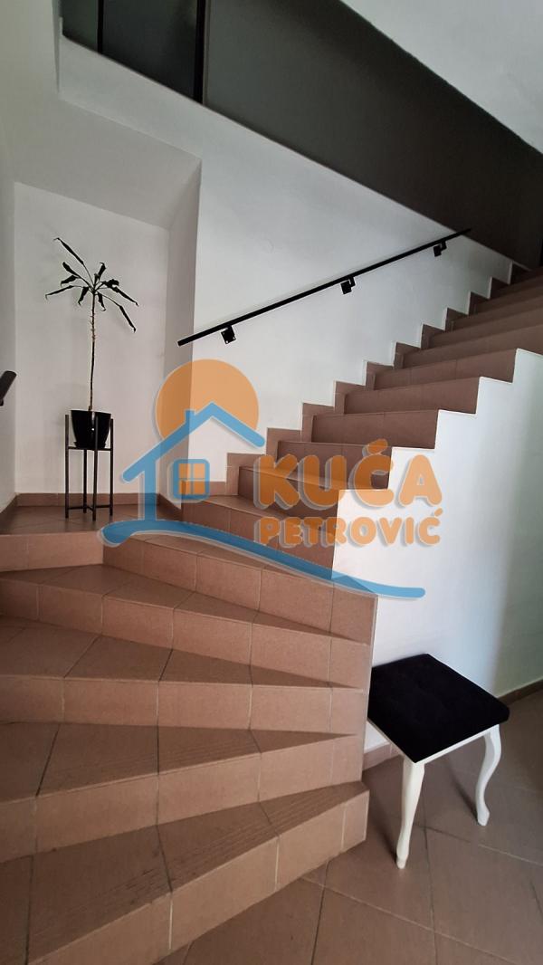 Slika 10 - 7. jula,  Lokal za izdavanje, 320m2, 8.000€