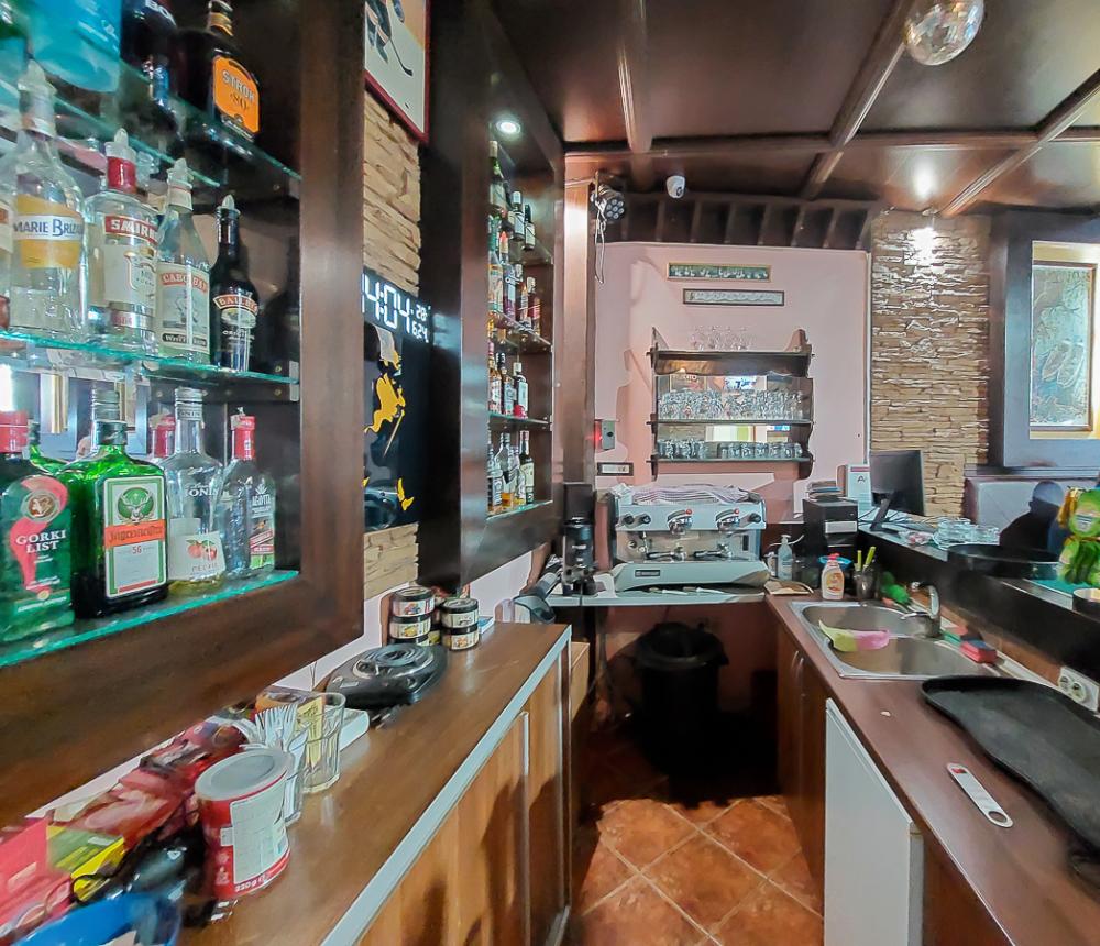 Slika 5 - Trg Branka Radicevica,  Lokal za izdavanje, 120m2, 1.500€