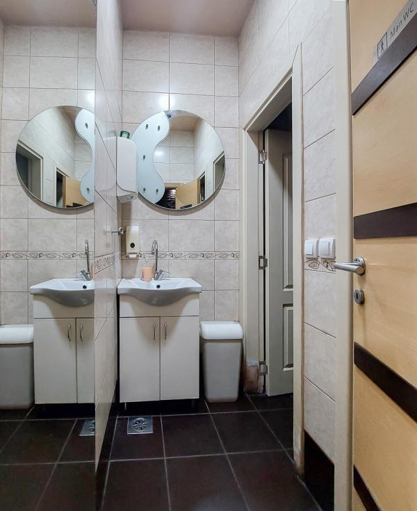 Slika 8 - Trg Branka Radicevica,  Lokal za izdavanje, 120m2, 1.500€