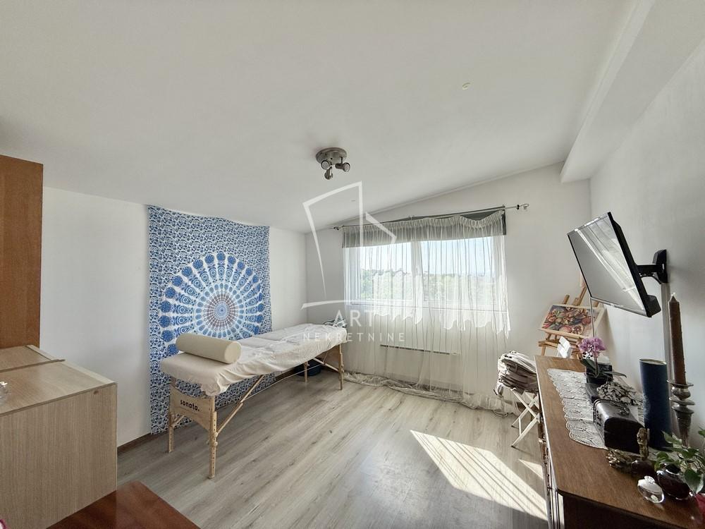 Slika 9 - Draginje Adamović,  Kuća na prodaju, 176m2, 280.000€