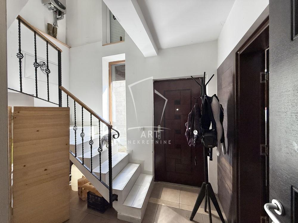 Slika 6 - Draginje Adamović,  Kuća na prodaju, 176m2, 280.000€