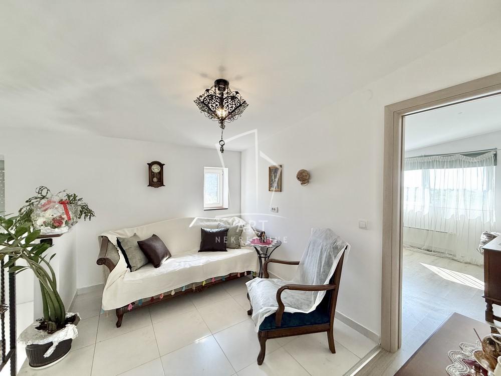 Slika 8 - Draginje Adamović,  Kuća na prodaju, 176m2, 280.000€