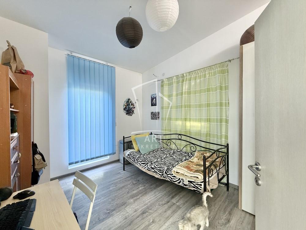 Slika 10 - Draginje Adamović,  Kuća na prodaju, 176m2, 280.000€