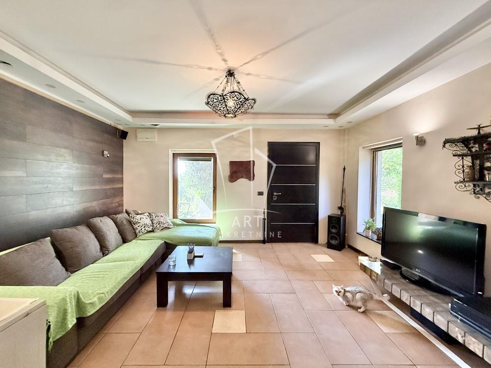 Slika 1 - Draginje Adamović,  Kuća na prodaju, 176m2, 280.000€