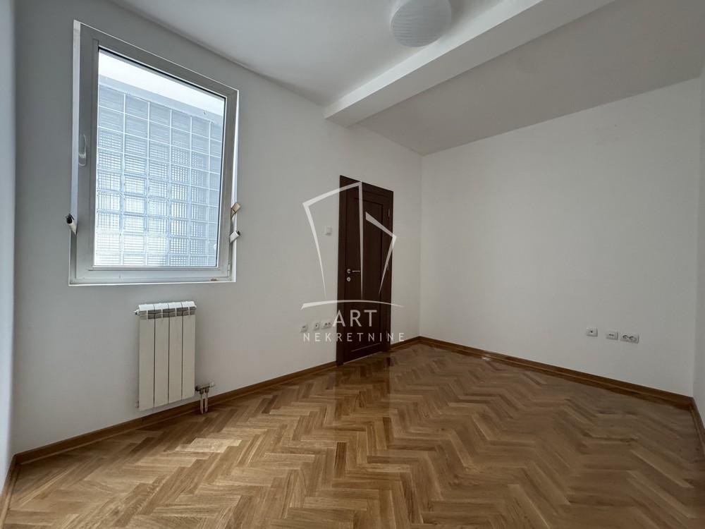 Slika 3 - Šumatovačka, Četvorosoban stan za izdavanje, 127m2, 1.800€