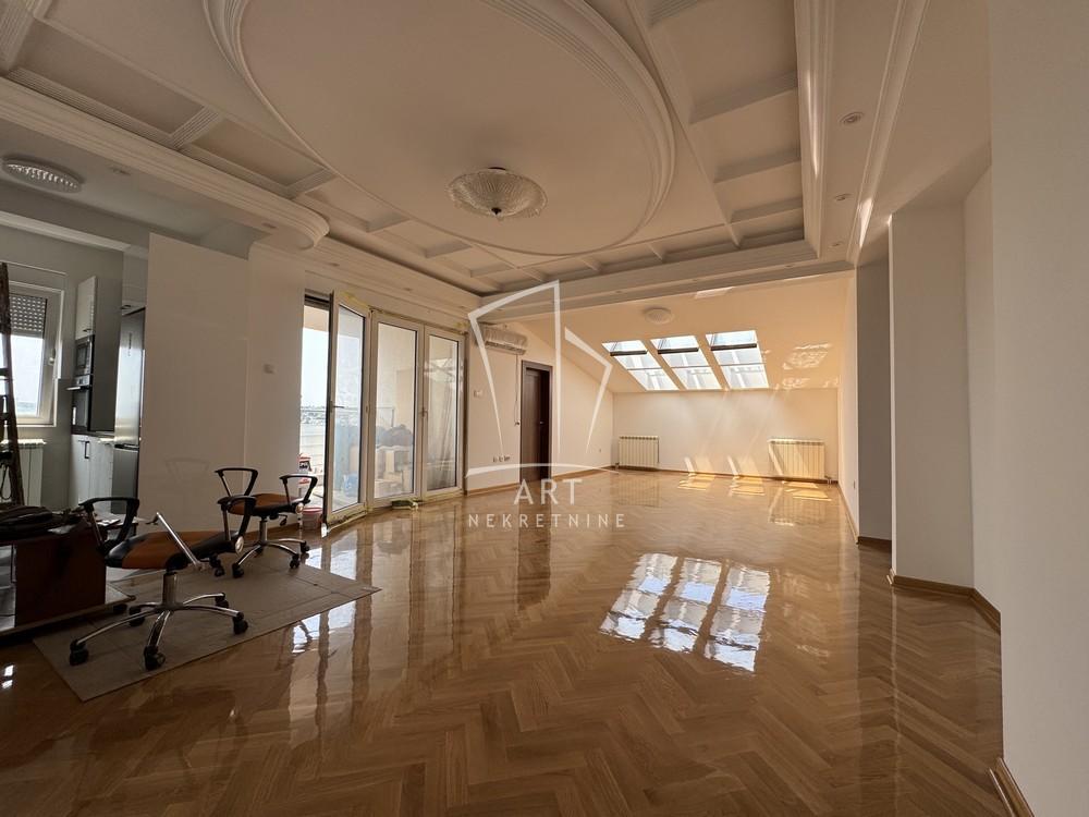 Glavna slika -Šumatovačka, Četvorosoban stan za izdavanje, 127m2, 1.800€