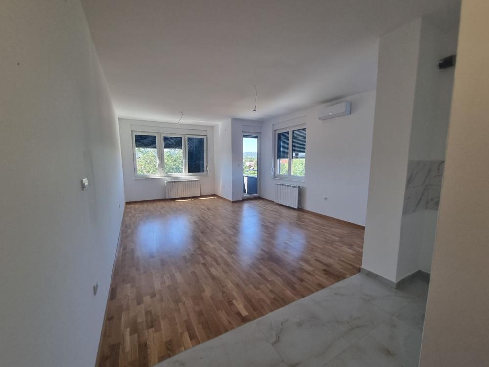 Slika 2 - Četvorosoban stan na prodaju, 101m2, 229.900€