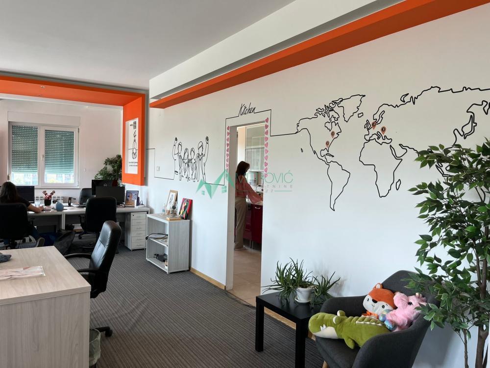 Glavna slika -Petosoban stan za izdavanje, 206m2, 2.000€