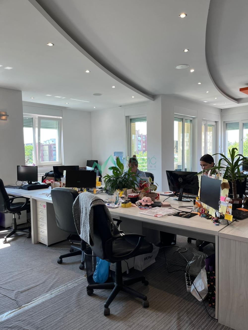 Slika 2 - Petosoban stan za izdavanje, 206m2, 2.000€