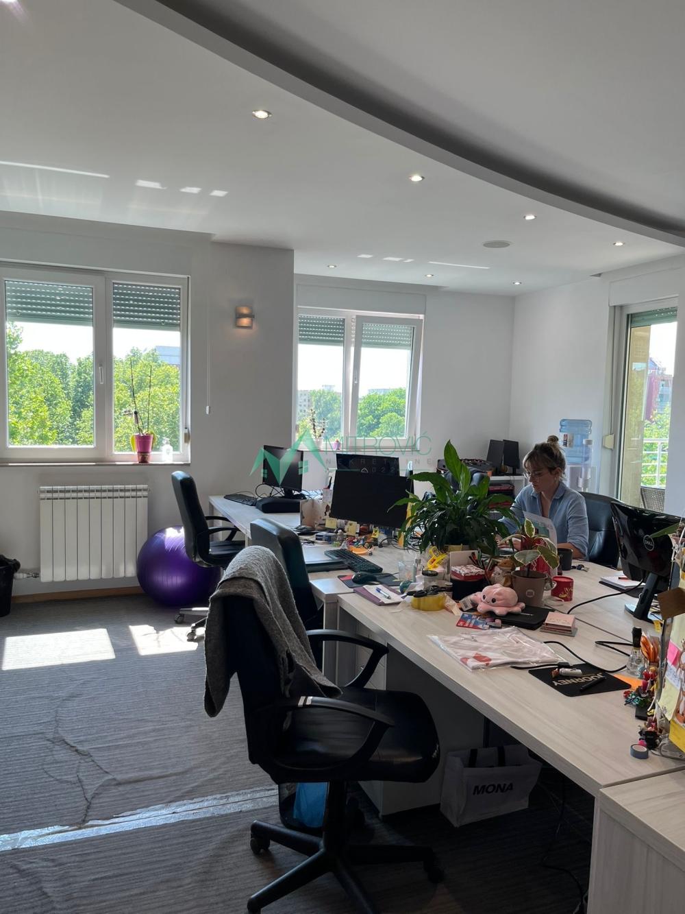 Slika 1 - Petosoban stan za izdavanje, 206m2, 2.000€