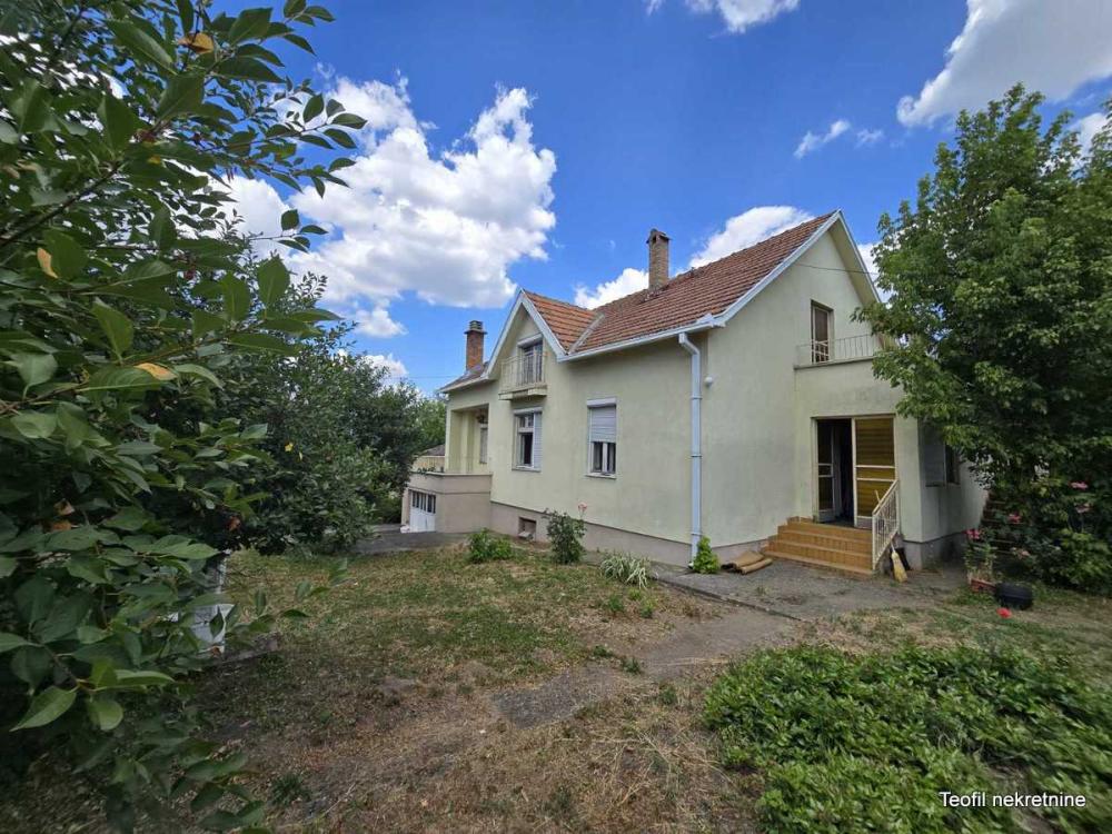 Slika 1 - Bore Radojevića,  Kuća na prodaju, 230m2, 210.000€