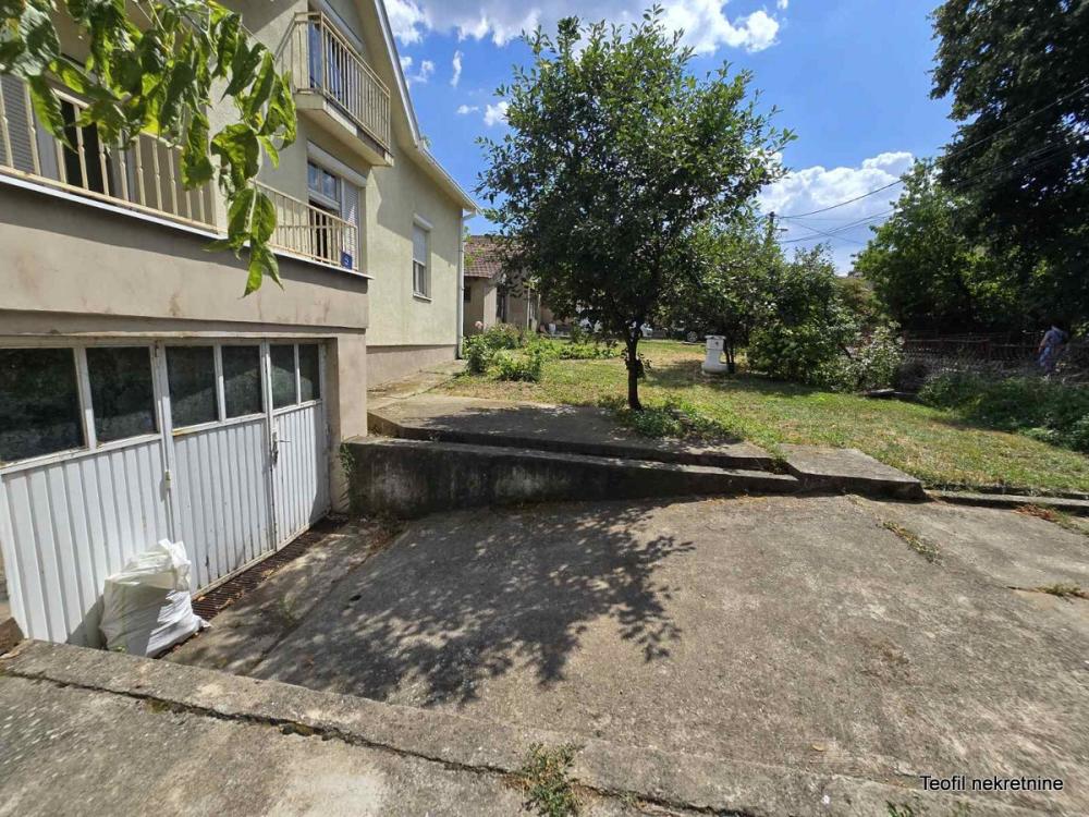 Slika 2 - Bore Radojevića,  Kuća na prodaju, 230m2, 210.000€