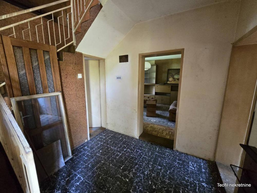 Slika 5 - Bore Radojevića,  Kuća na prodaju, 230m2, 210.000€