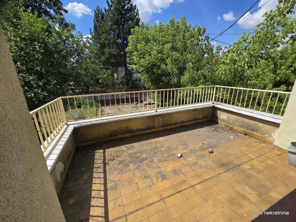 Slika 8 - Bore Radojevića,  Kuća na prodaju, 230m2, 210.000€