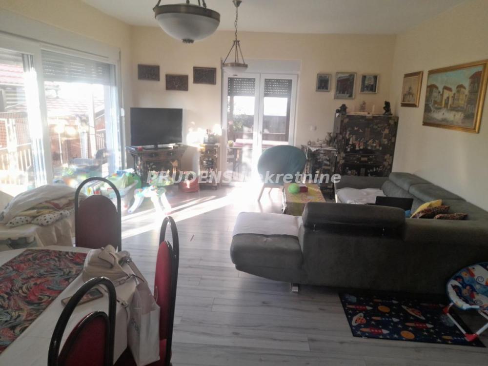 Slika 1 -  Kuća na prodaju, 243m2, 350.000€