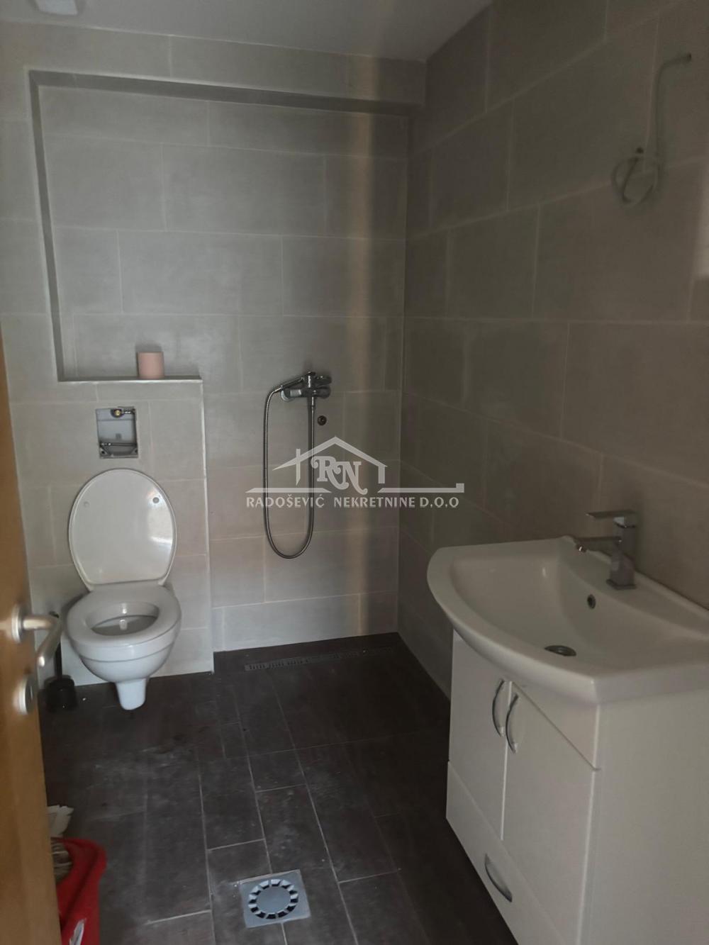 Slika 10 - Miladina Petrovića,  Kuća na prodaju, 250m2, 280.000€