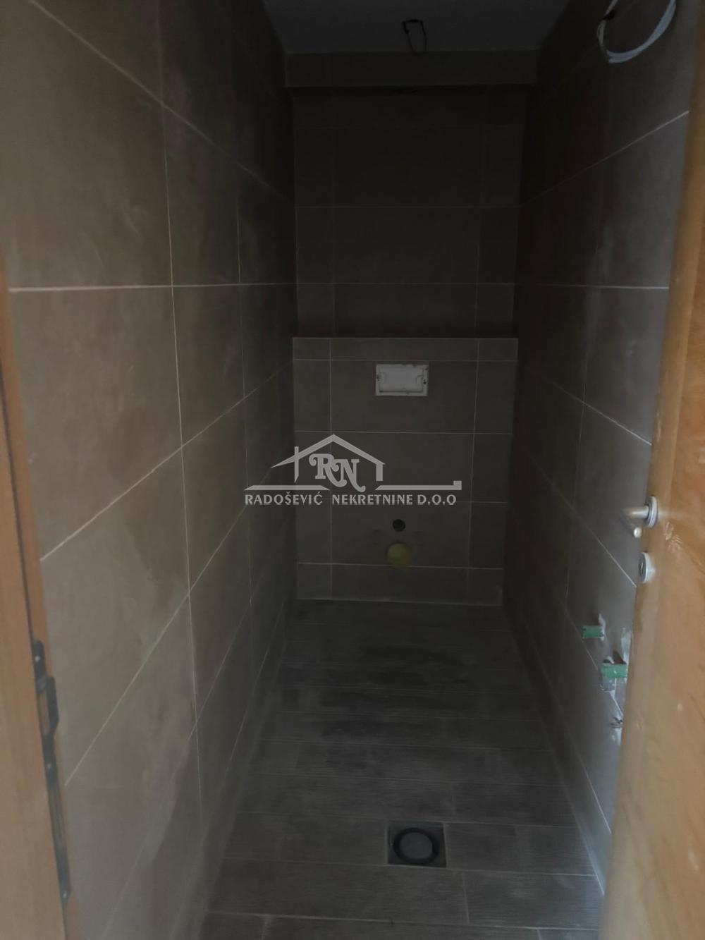 Slika 11 - Miladina Petrovića,  Kuća na prodaju, 250m2, 280.000€