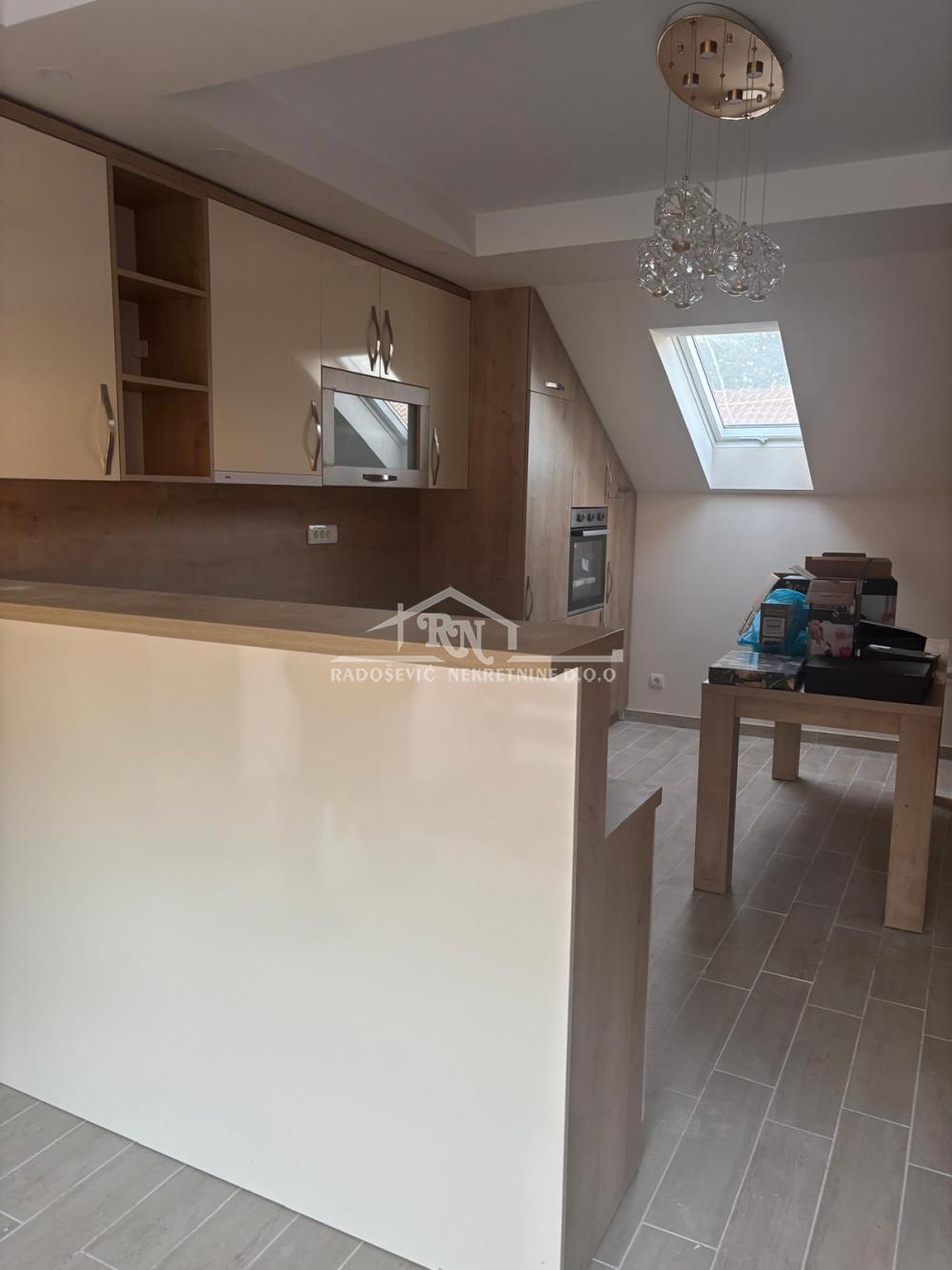 Slika 2 - Miladina Petrovića,  Kuća na prodaju, 250m2, 280.000€